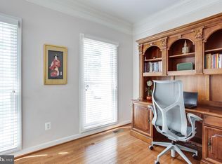 8250 George Washington Ct, Vienna, VA 22182