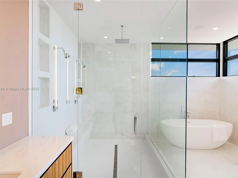 1248 NE 89th St — Photo 30