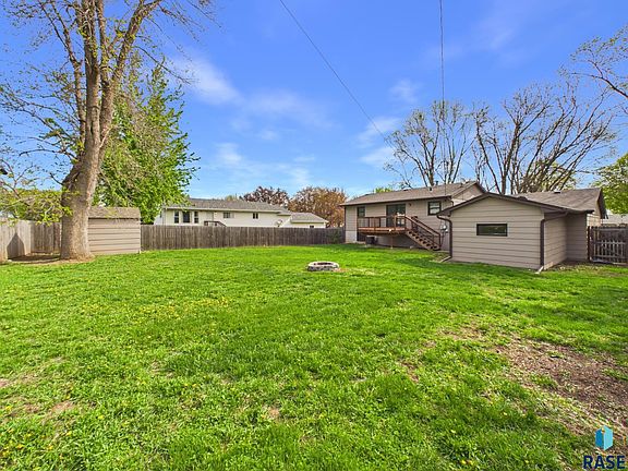 2nd image of 701 S Rohl Dr