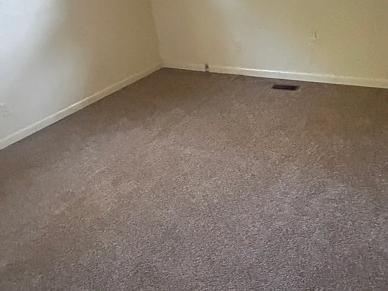 2226 Yale Ct — Photo 4