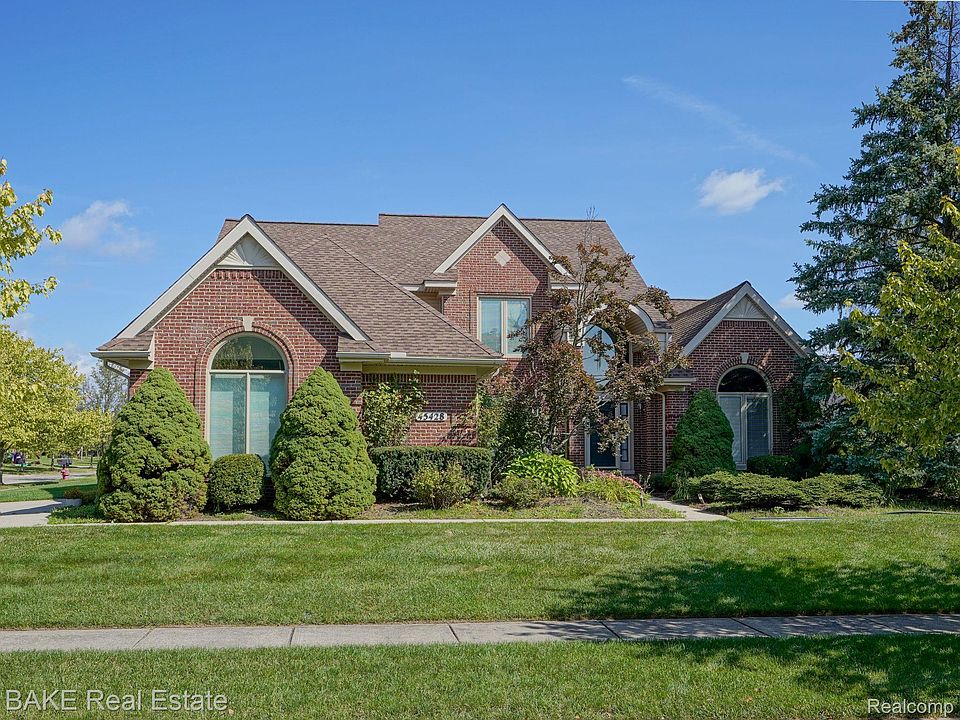1st image of 45428 Glengarry Blvd