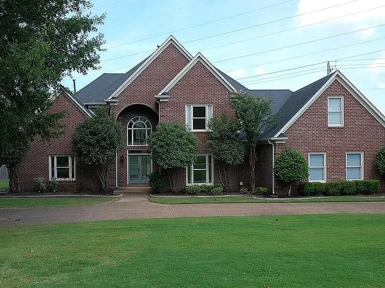 1st image of 2520 Fox Hill Dr