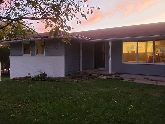 3rd image of 1208 Bellevue Blvd N