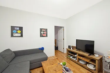 Rented by R New York