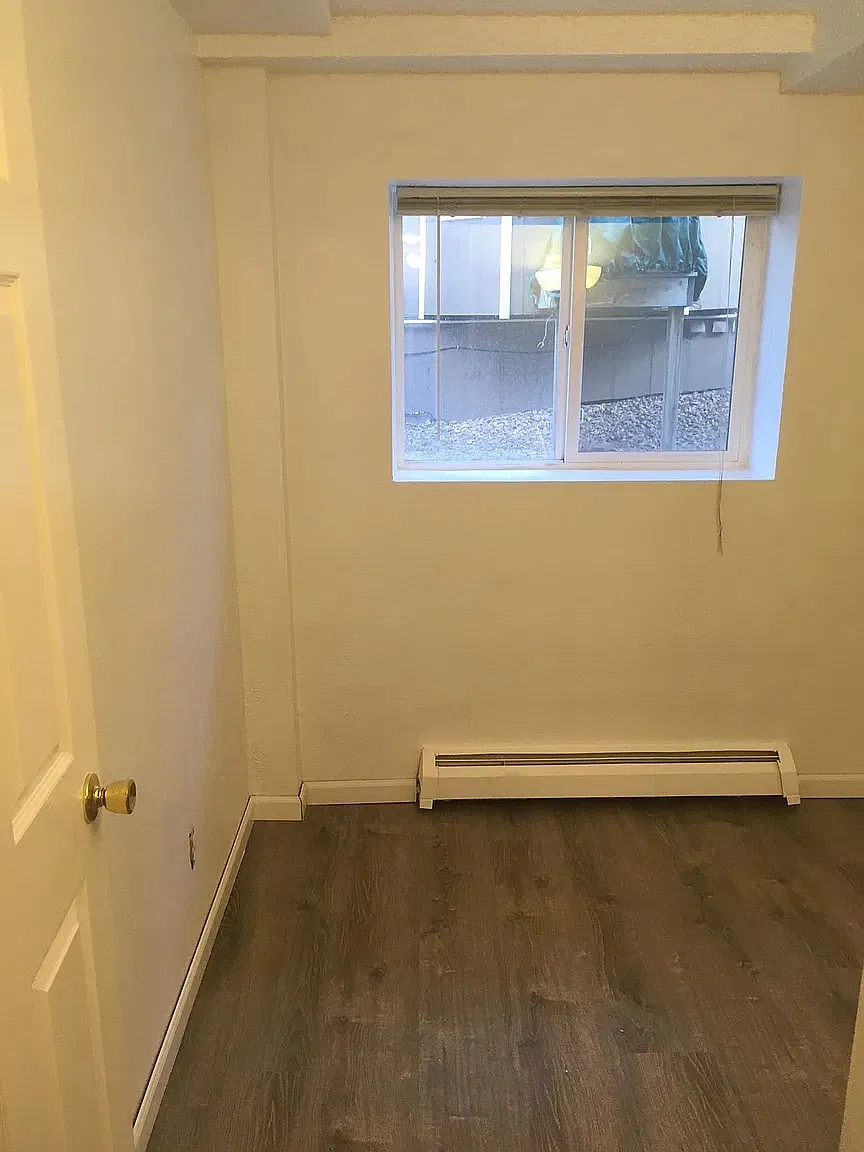 3 bed, 1.5 bath, 1422 sqft, $2,300 — Photo 3