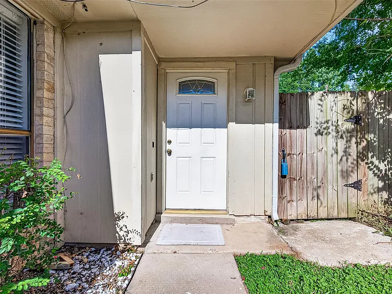 2322 Sunset Trl — Photo 3