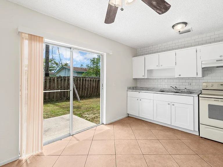 4764 Gulfstream Rd — Photo 8