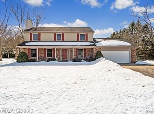 820 Manderly Dr, Milford, MI