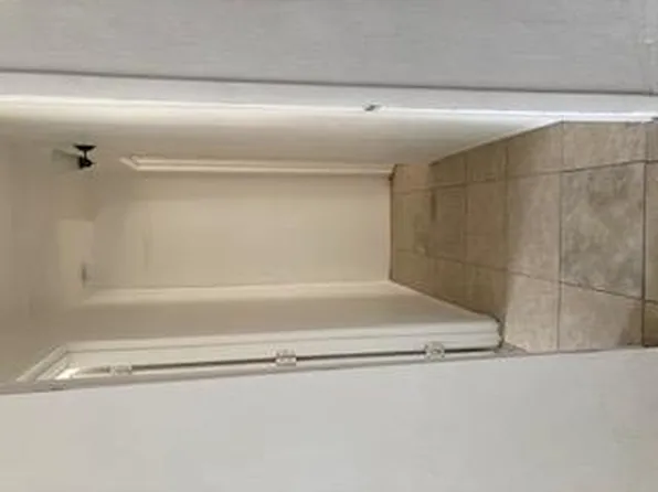 8718 N 15th St #B, Tampa, FL 33604