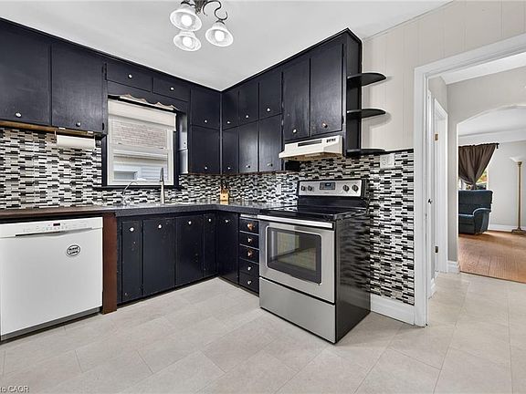 2nd image of 302 E 28th St