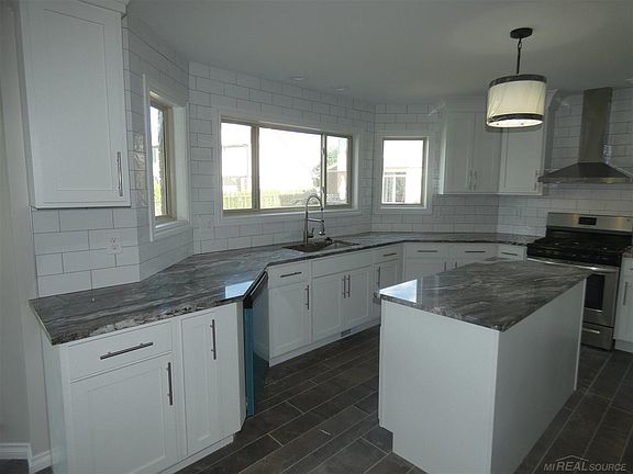4th image of 46831 Middle Brook Dr