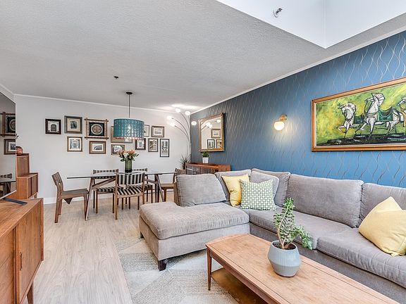 5th image of 1038 W 7th Ave #8