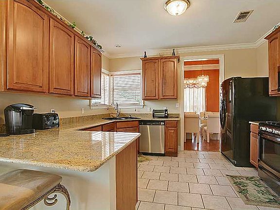 4th image of 321 Riverwood Dr