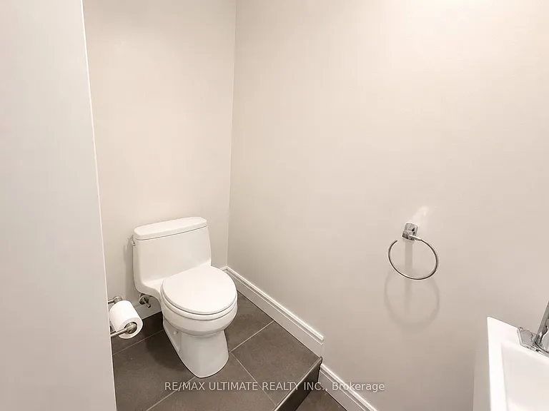 702 Queen St W #2 — Photo 14