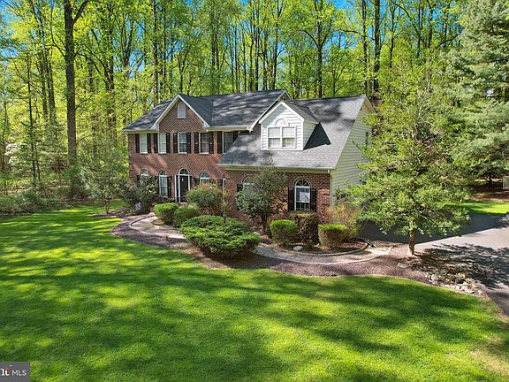 2nd image of 5715 Old Forest Ln