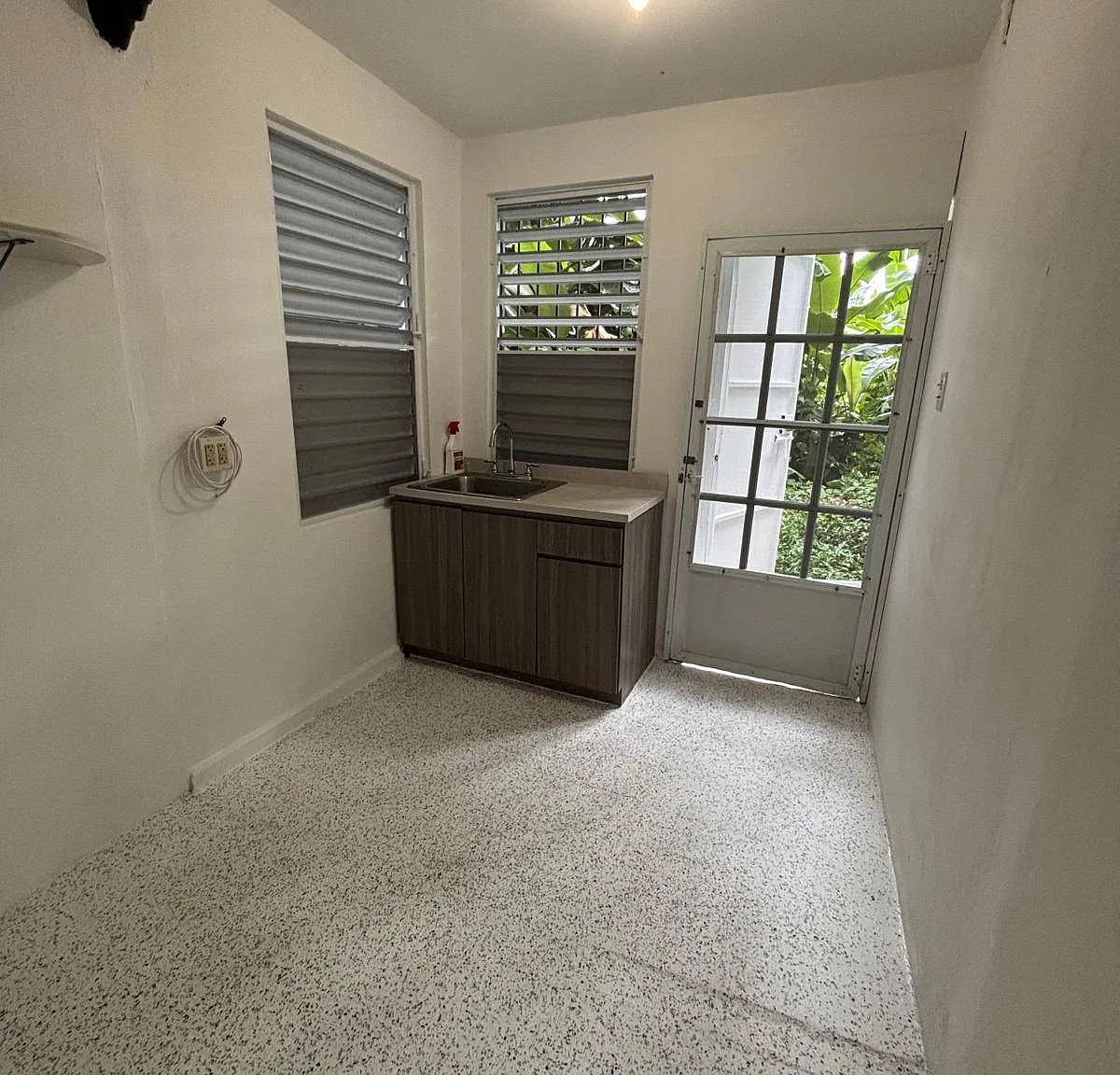 1 bed, 1.0 bath, 350 sqft, $500 — Photo 2
