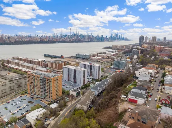 9 Legend Hills Drive image 3 of 19