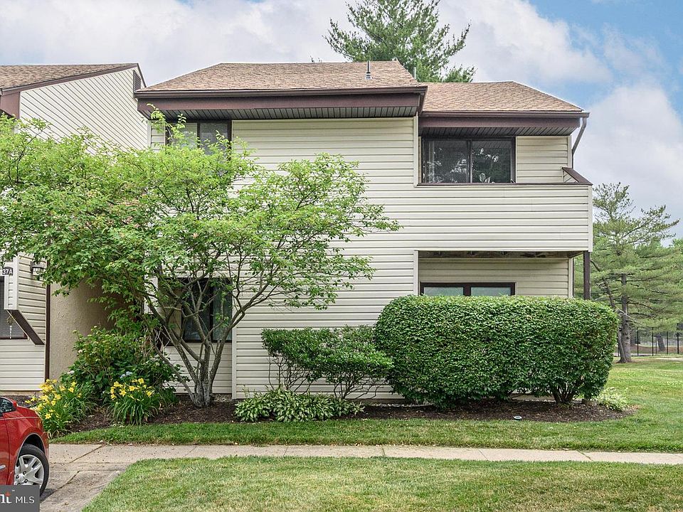 1st image of 38 E Daisy Ln