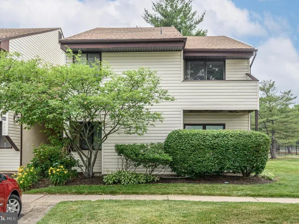 38 E Daisy Ln, Mount Laurel, NJ 08054
