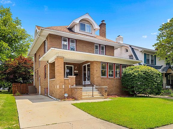 2nd image of 1102 N Elmwood Ave