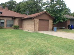 320 Lochridge Dr, Azle, TX 76020
