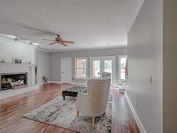 4th image of 8440 Rembrook Dr