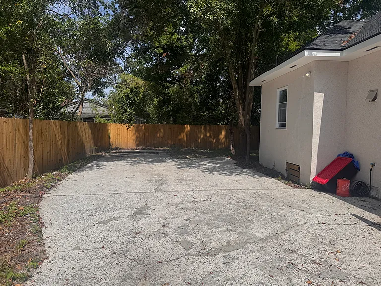 2119 Harden St #B — Photo 12