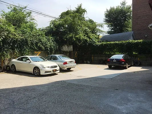 Rented by Prime Realty | media 21