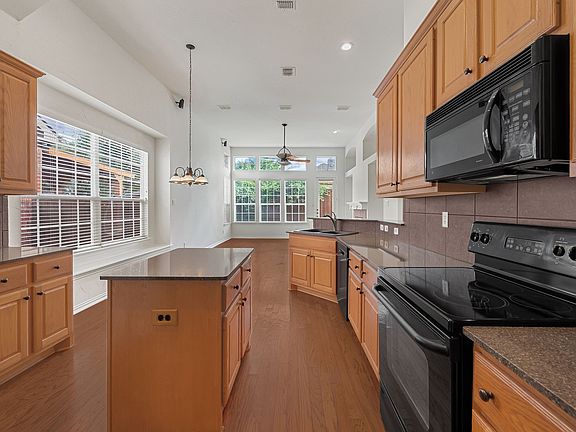 3rd image of 3153 Fox Hollow Dr