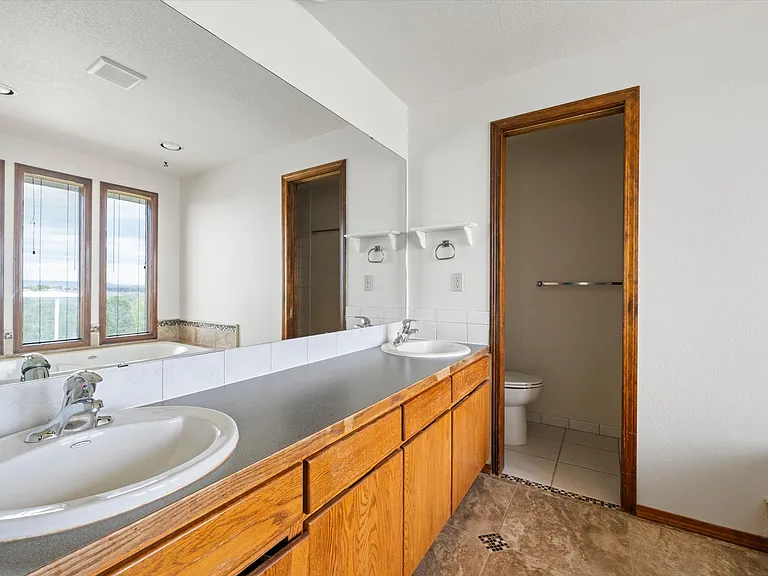 212 Edgewood Dr — Photo 23