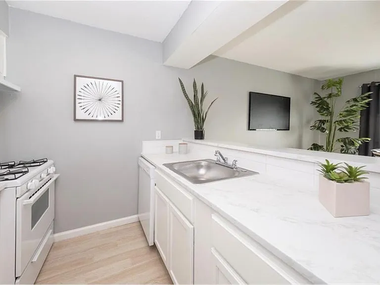 2610 Ektom Dr #C — Photo 7