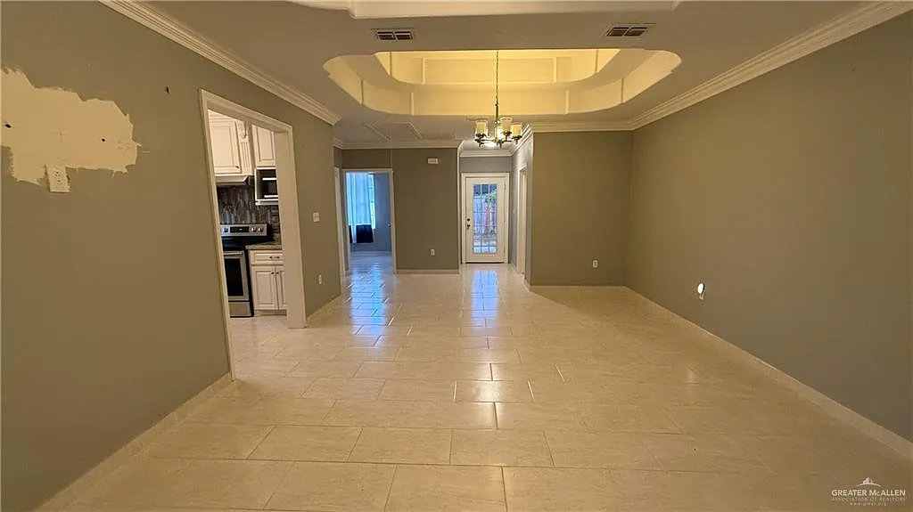 3 bed, 2.0 bath, 1189 sqft, $2,000 — Photo 3