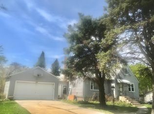 1172 S Edgewood Ave, Lombard, IL 60148