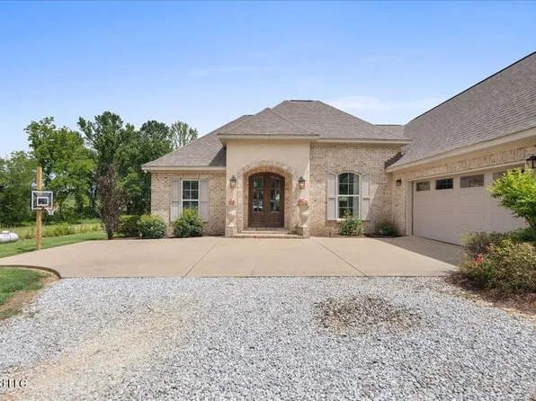 1824 Harrell Rd, Forest, MS 39074