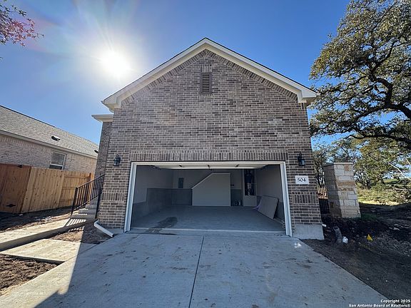 2nd image of 504 Possumhaw Ln