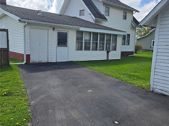2nd image of 1048 Olean Portville Rd
