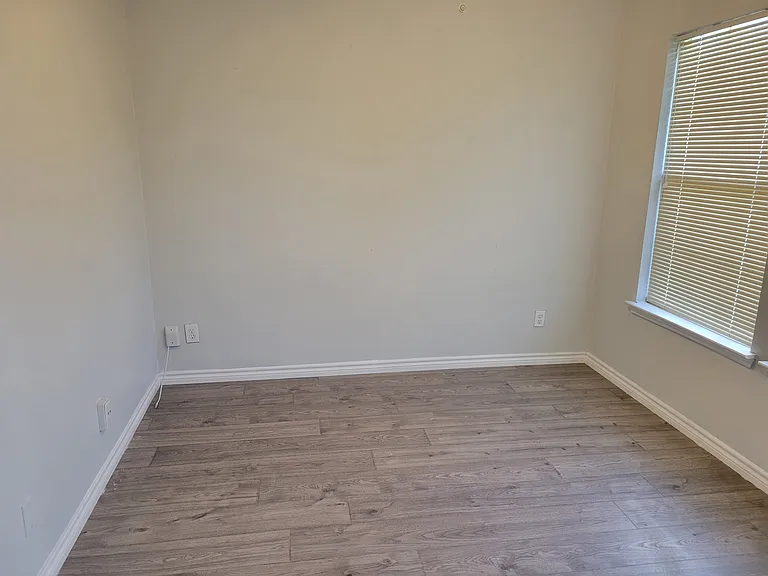 2450 Meadowgate Ln — Photo 10