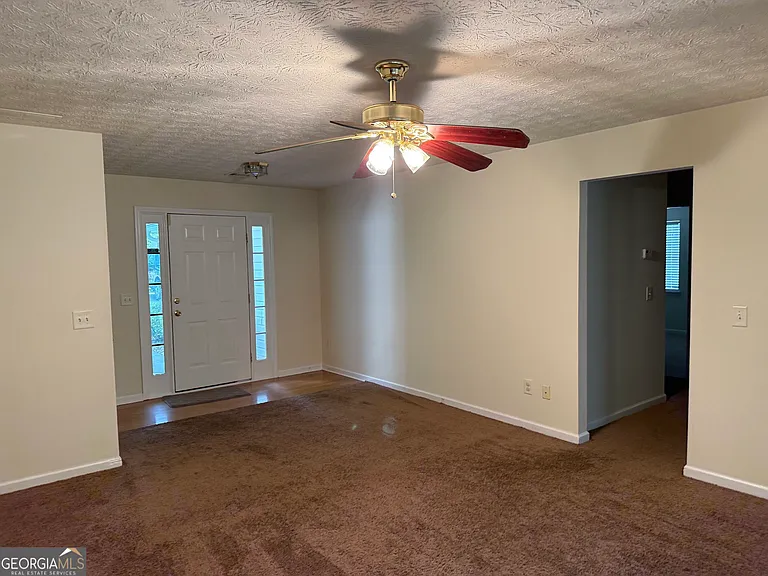 140 Trinity Dr — Photo 4