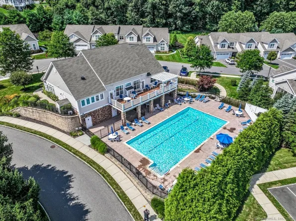 235 Brookside Court #235, Newtown, CT 06470
