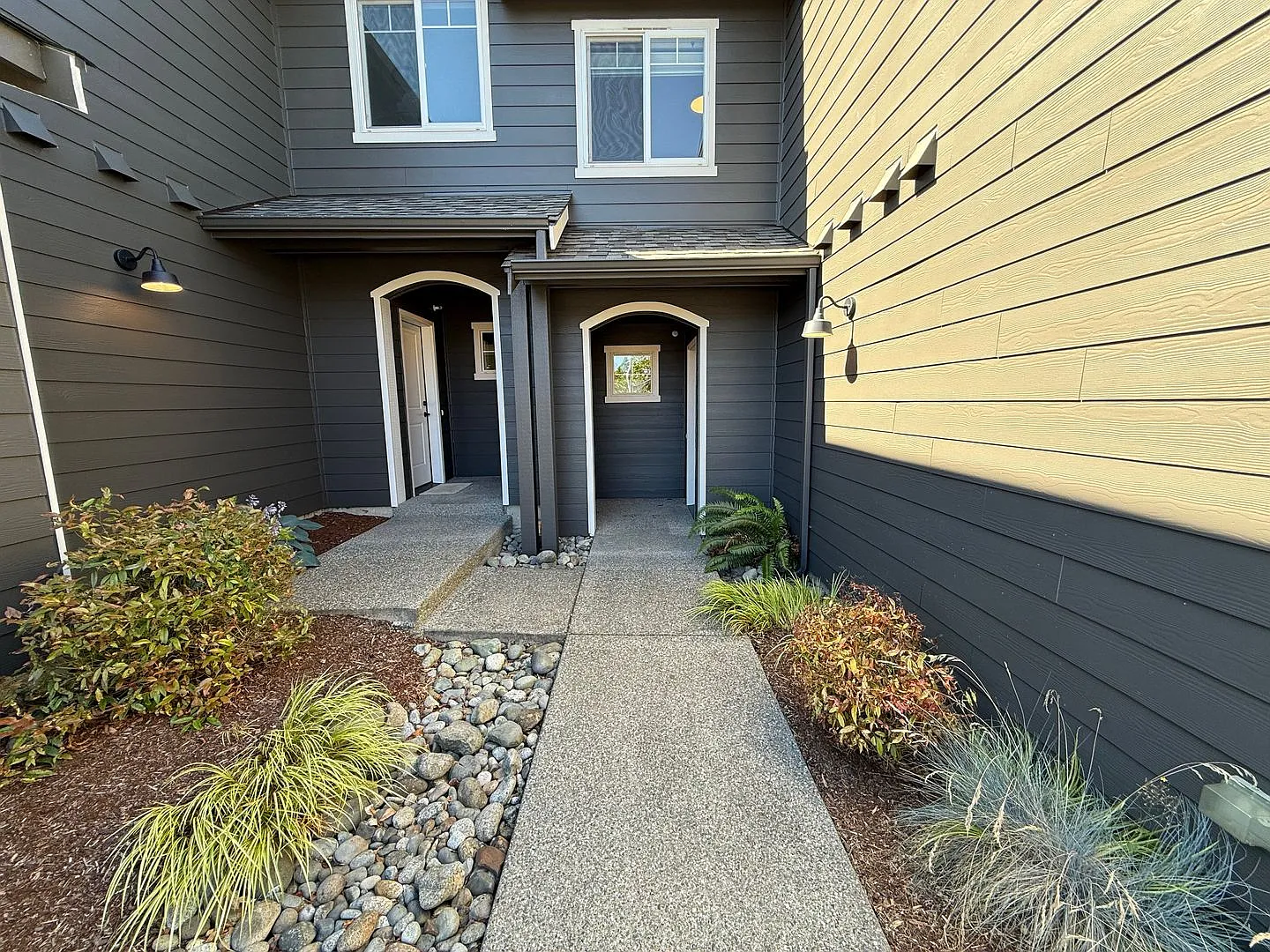 Beautifully Updated 3-Bedroom Townhome with Garage in Prime Lynnwood Location — Photo 3