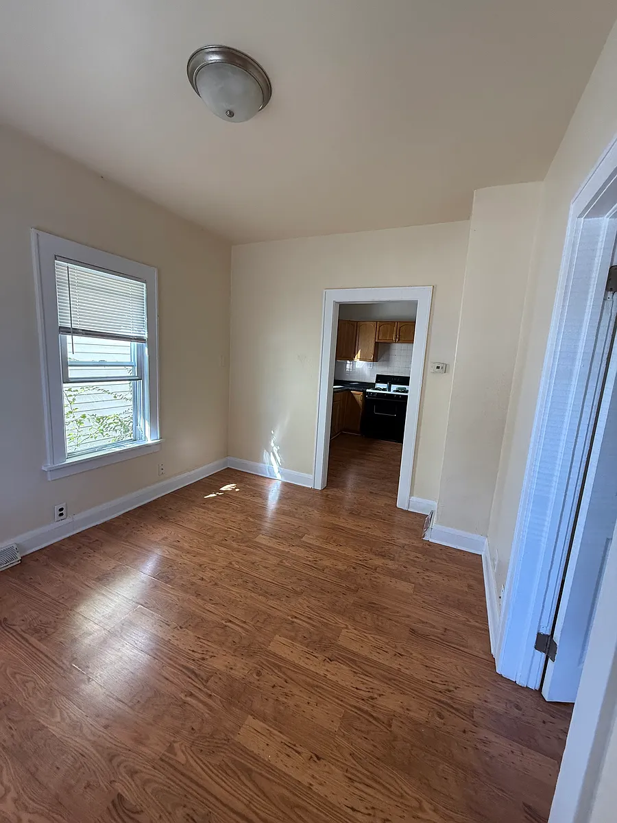 Building Photo - 6116 24th Ave #1