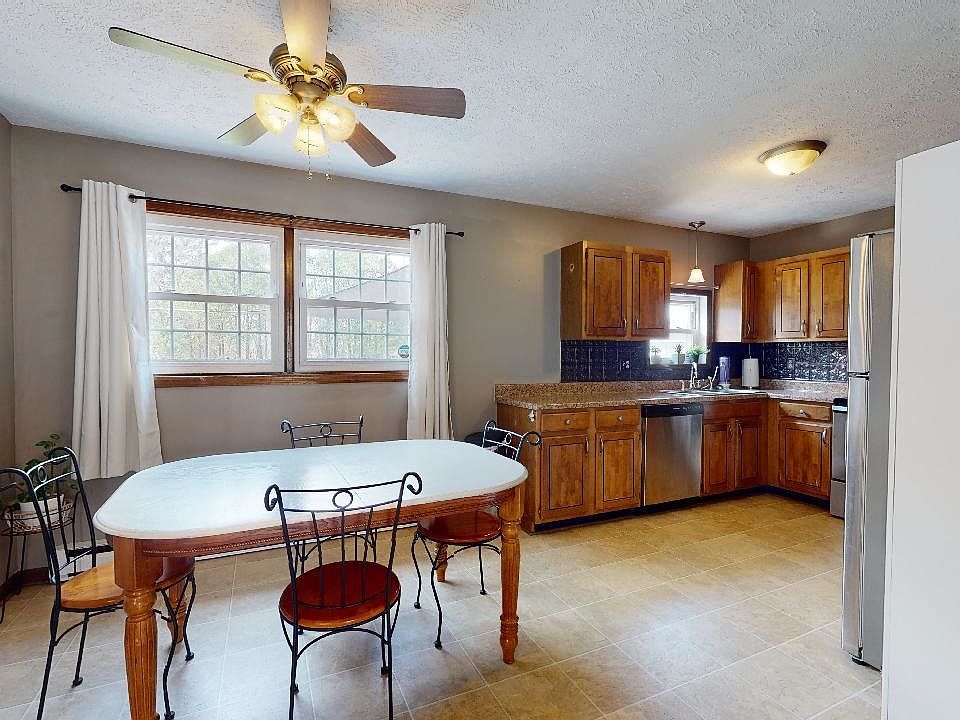 74 Upper Welden Street, Saint Albans, VT 05478 Zillow