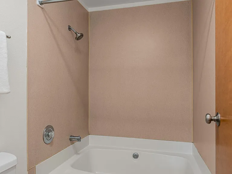 412 10th St #B202 — Photo 14