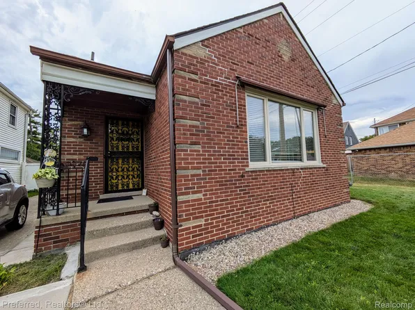 12056 E Outer Dr, Detroit, MI 48224