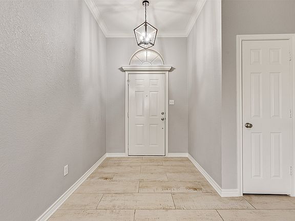 4th image of 604 Cedar Dr