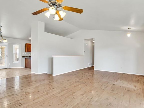 3rd image of 829 S Rosa Linda Dr