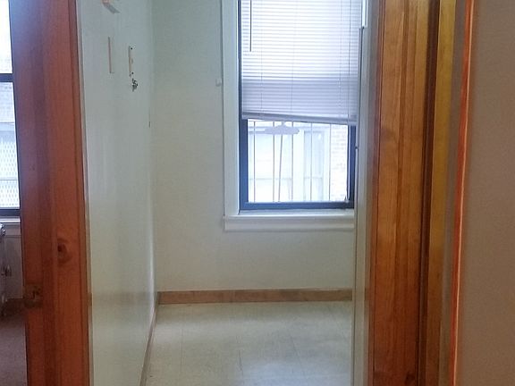 4th image of 3121 34th St #2NDF