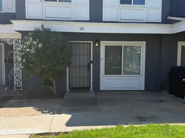 112 Brookline Ln, Costa Mesa, CA 92626
