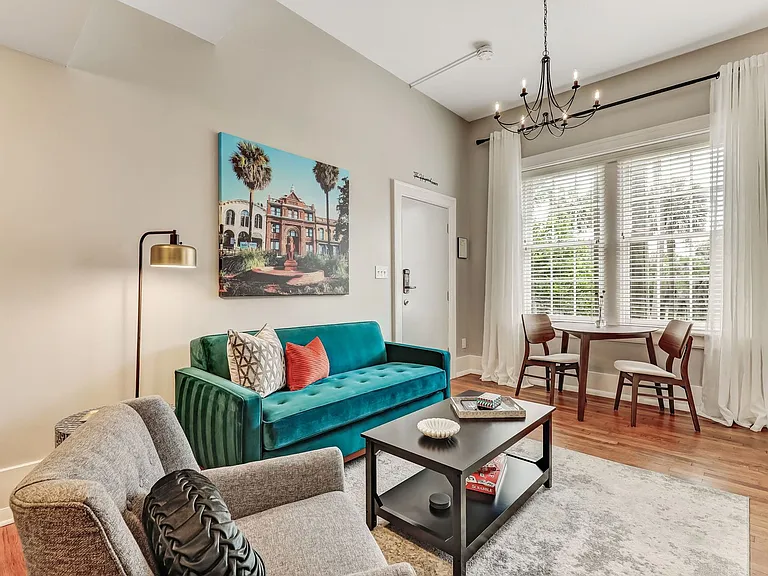 217 Abercorn St #B2 — Photo 4