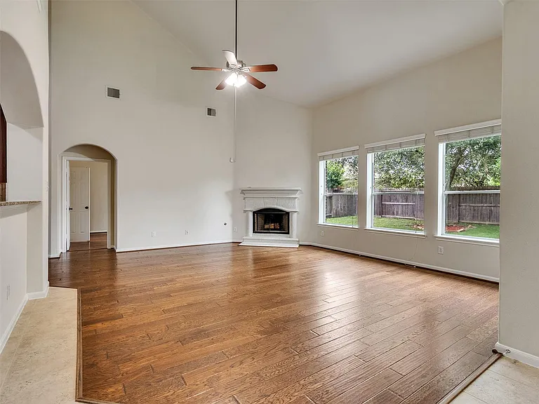 28006 Hollyfare Dr — Photo 6